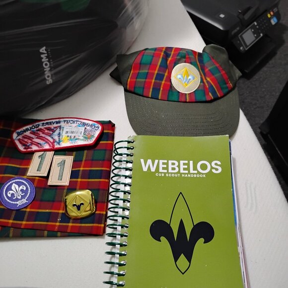 Weblos boy's scout - Picture 1 of 1